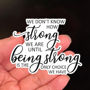 No sabemos lo fuertes que somos hasta que ser fuertes es la única opción, calcomanías, deseos de recuperación, fuerza, esperanza, confianza, fe, inspiración