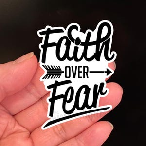 Autocollant en vinyle brillant Faith Over Fear | Citation motivante, Inspiration, Sticker imperméable, Religieux, Encouragement de la force, Sois fort