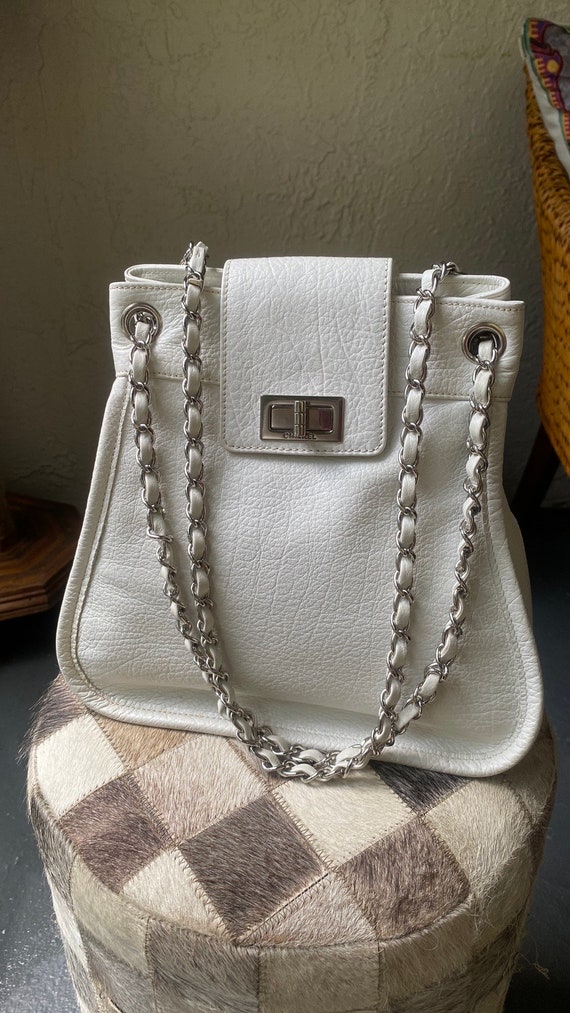 Vintage Chanel White Leather Shoulder Chain Bag