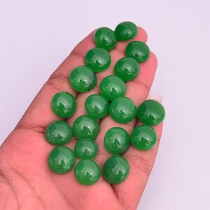 ホワイトネフライト翡翠オーバルカボション、天然宝石（4 x 6 mm