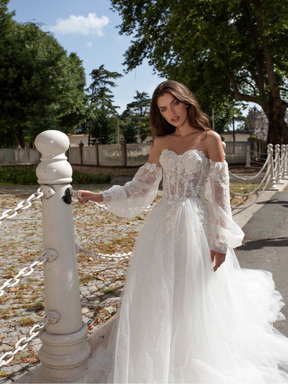 loose sleeve wedding dress