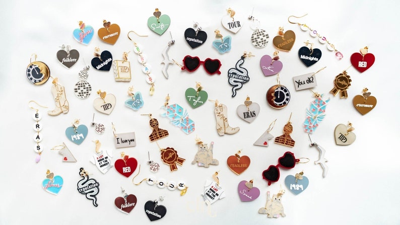 a bunch of earrings that are on a table