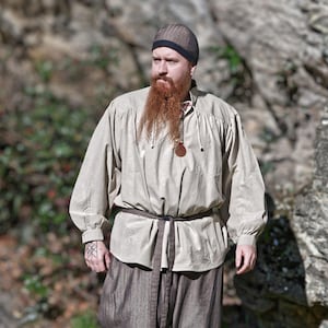 Camisa medieval com cadarço em algodão Artus | Camisa de pirata medieval para LARP | Camisa pirata com mangas bufantes com cadarço e gola alta | Manto HEMAD Hanffarben