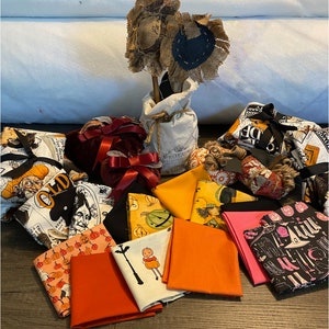 Trick or Treat!  Fat quarter bundle full of great Halloween Fabrics-custom curated.  Riley Blake & Art Gallery