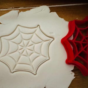 Spiderweb cookie cutter