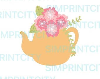 Taza de té con cortadores de galletas de flores