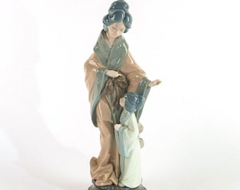 NAO by LLADRO Large (39 Cm) Porcelain Figurine of Japanese Lady