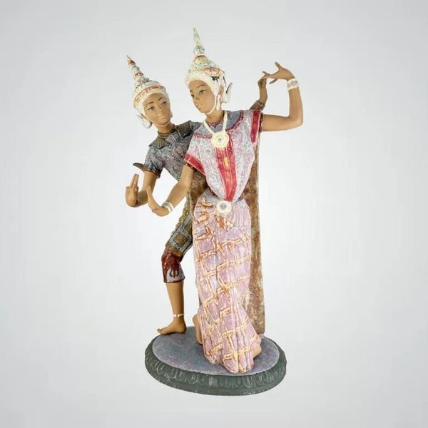 Glücklich tanzendes Paar Figur, Lladro Thai Paar Porzellan Statue, Geschenk für Paar, handgemachte traditionelle Paartanz Skulptur Tischdekoration