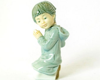 FIGURINE- Girl Praying Nao Porcelain Figure by Lladro