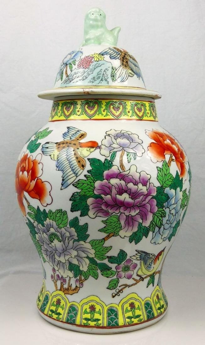 CHINESE URNS Very Large Decorative Famille Rose Porcelain Covered Urn