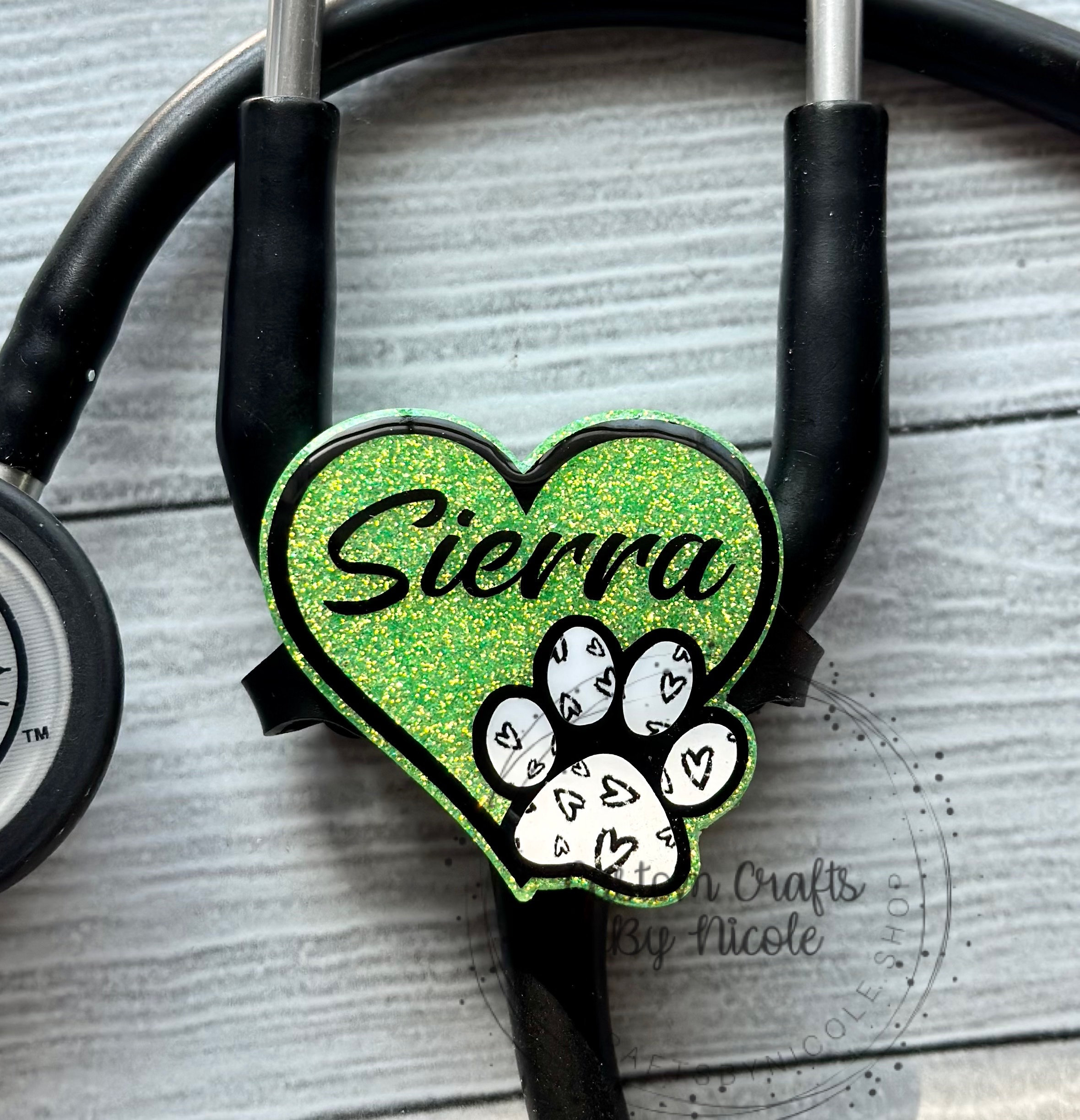 Pawprint in stethoscope tag – I love Veterinary