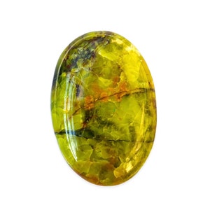 Könnte beinhalten: Ein ovaler Edelstein in Grün- und Gelbtönen mit einem marmorierten Muster.