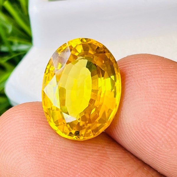 Brillant !!!! Yellow Sapphire High Quality Brilliant Sapphire Gemstone oval Shape Gemstone Size-14x11x7MM carat-11.25 and (extra gift)