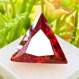 Ny ankomst!!! Röd safir, utmärkt slipad triljonform, storlek - 19x19x10MM, 34,45 karat, hög kvalitet, bästa födelsedagspresent (och extra present)
