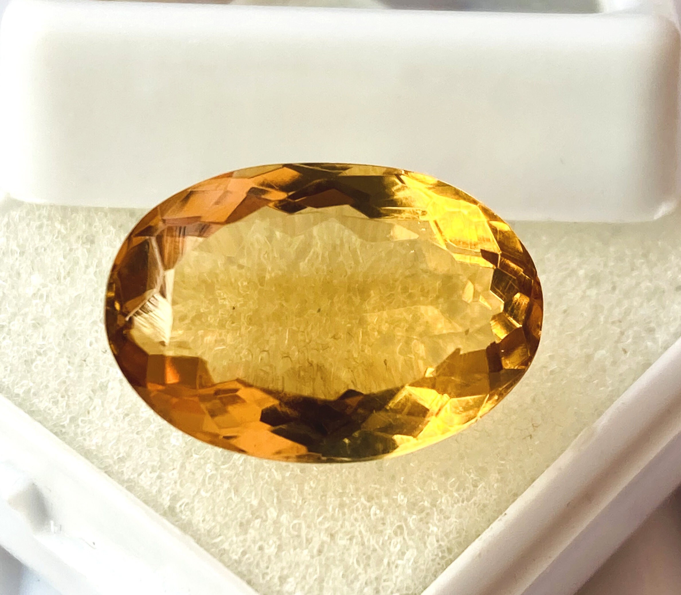 Pierre Citrine Jaune 91,90 Ct. Ovale - Qualité AAA+, Création Labo, Non Traitée