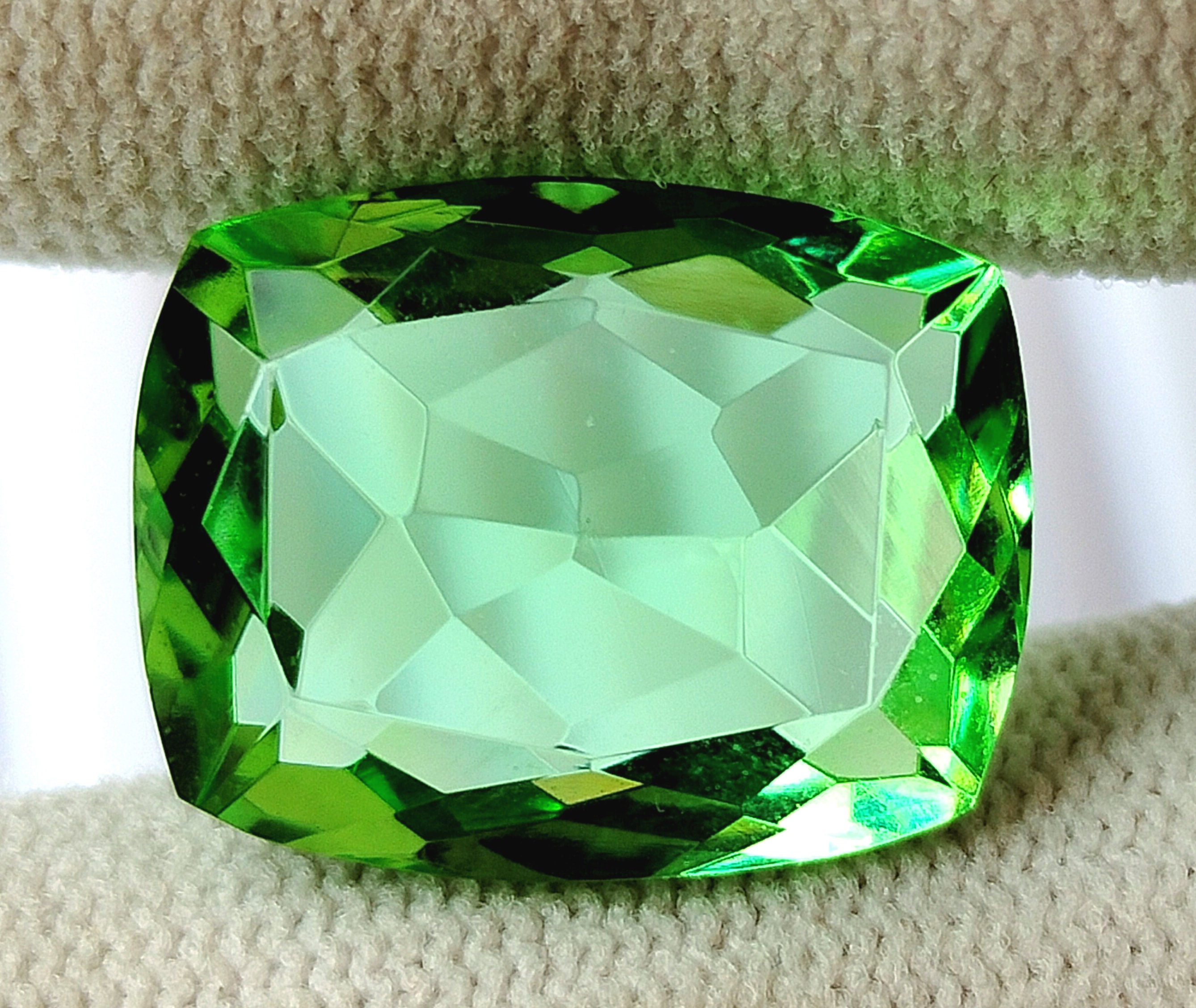 Saphir grün Kissen Form beste Farbe Größe-16x12x7MM Cts-11.40 Verwenden Sie für Schmuck machen Lieferanten und zusätzliches Geschenk - Etsy.de Saphir grün Kissen Form beste Farbe Größe-16x12x7MM Cts-11.40 Verwenden Sie für Schmuck machen Lieferanten und zusätzliches Geschenk - Etsy.de