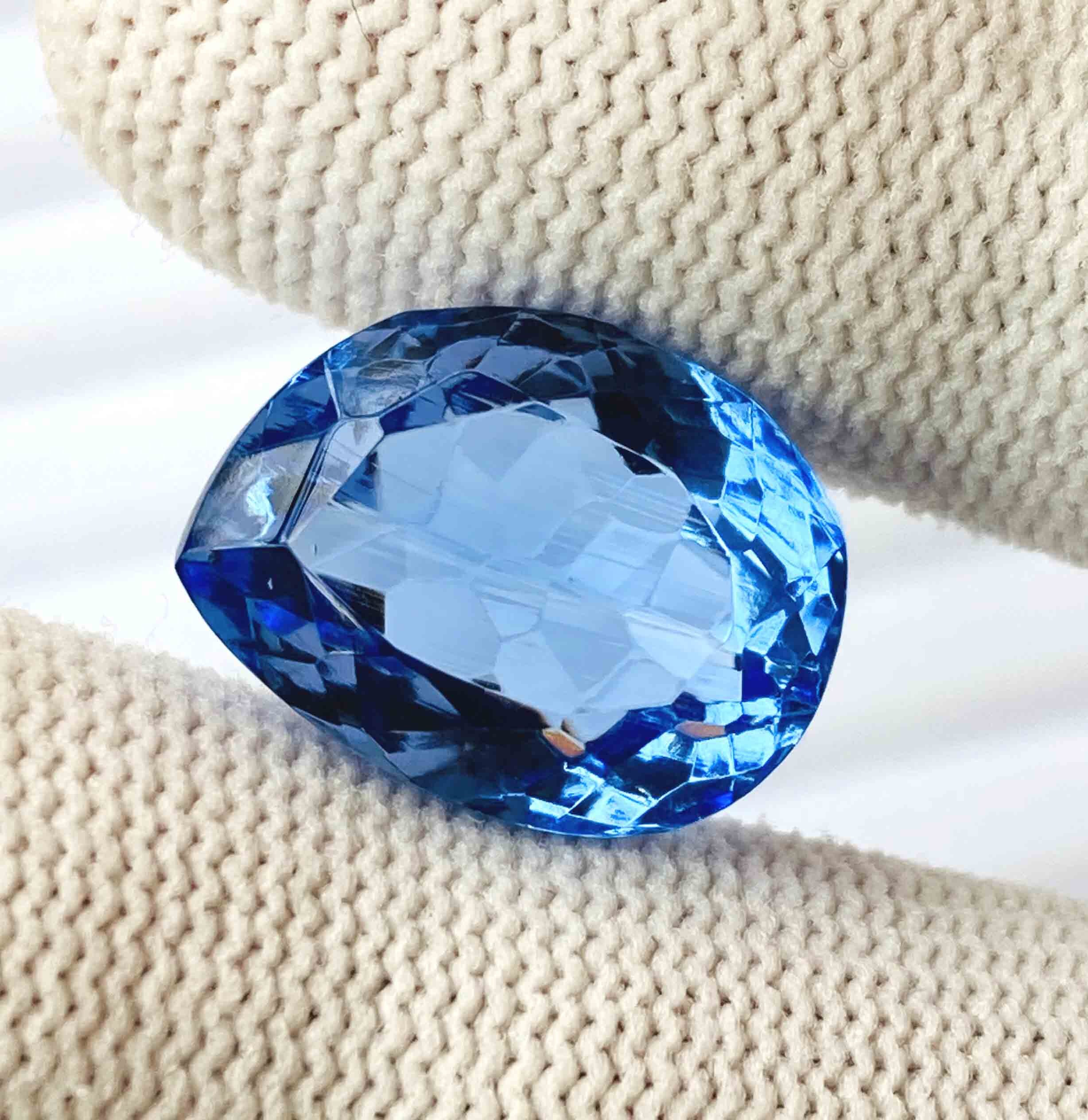 Produktbild von 20 Stück Natürlich Schweizer Blau Topas 3mm Quadrat Form Facettiert