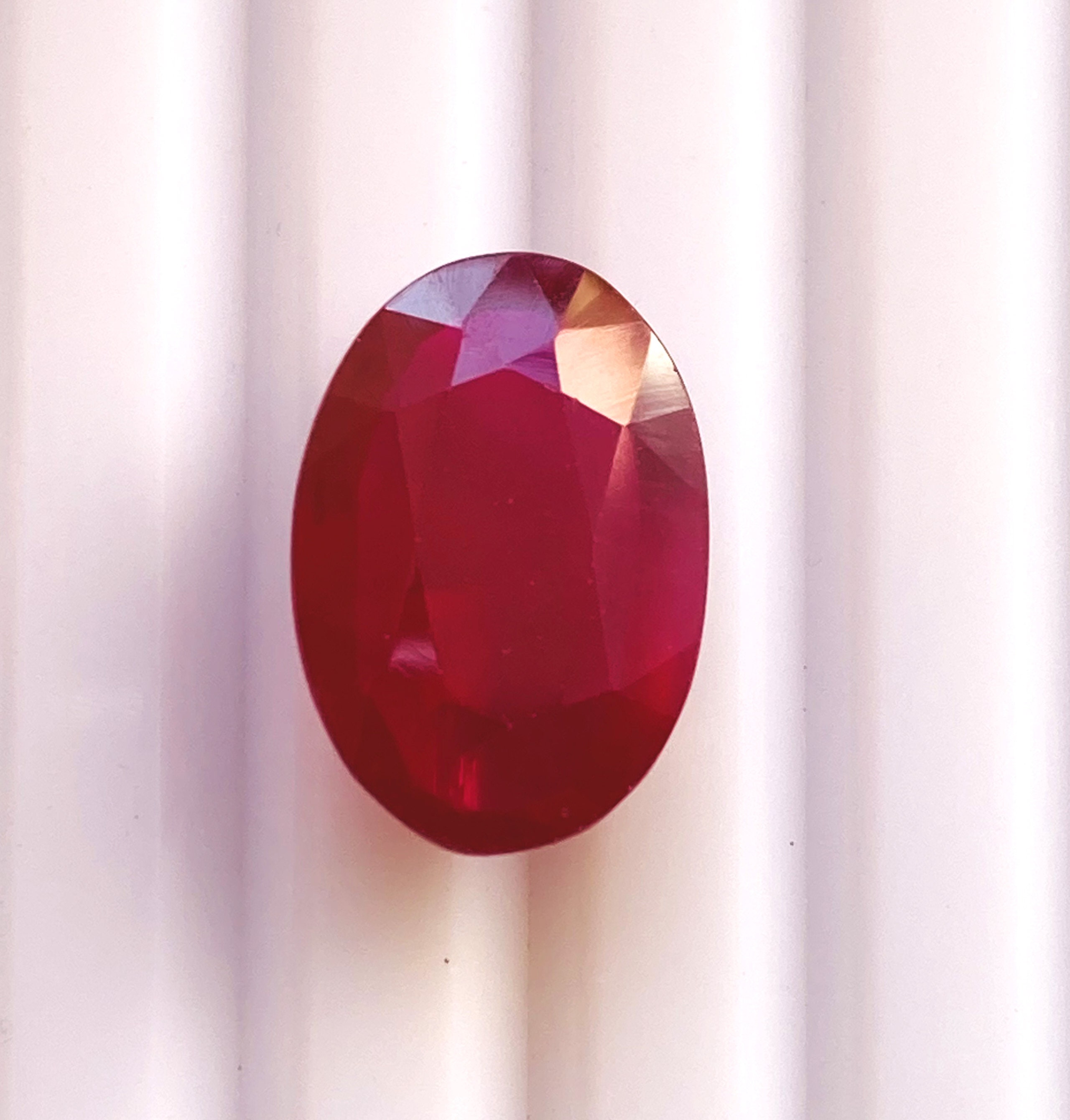 Rubis Naturel De Birmanie 32 Carats - Certifié AGL, Couleur Rouge, Non Traité - Gravity Gems