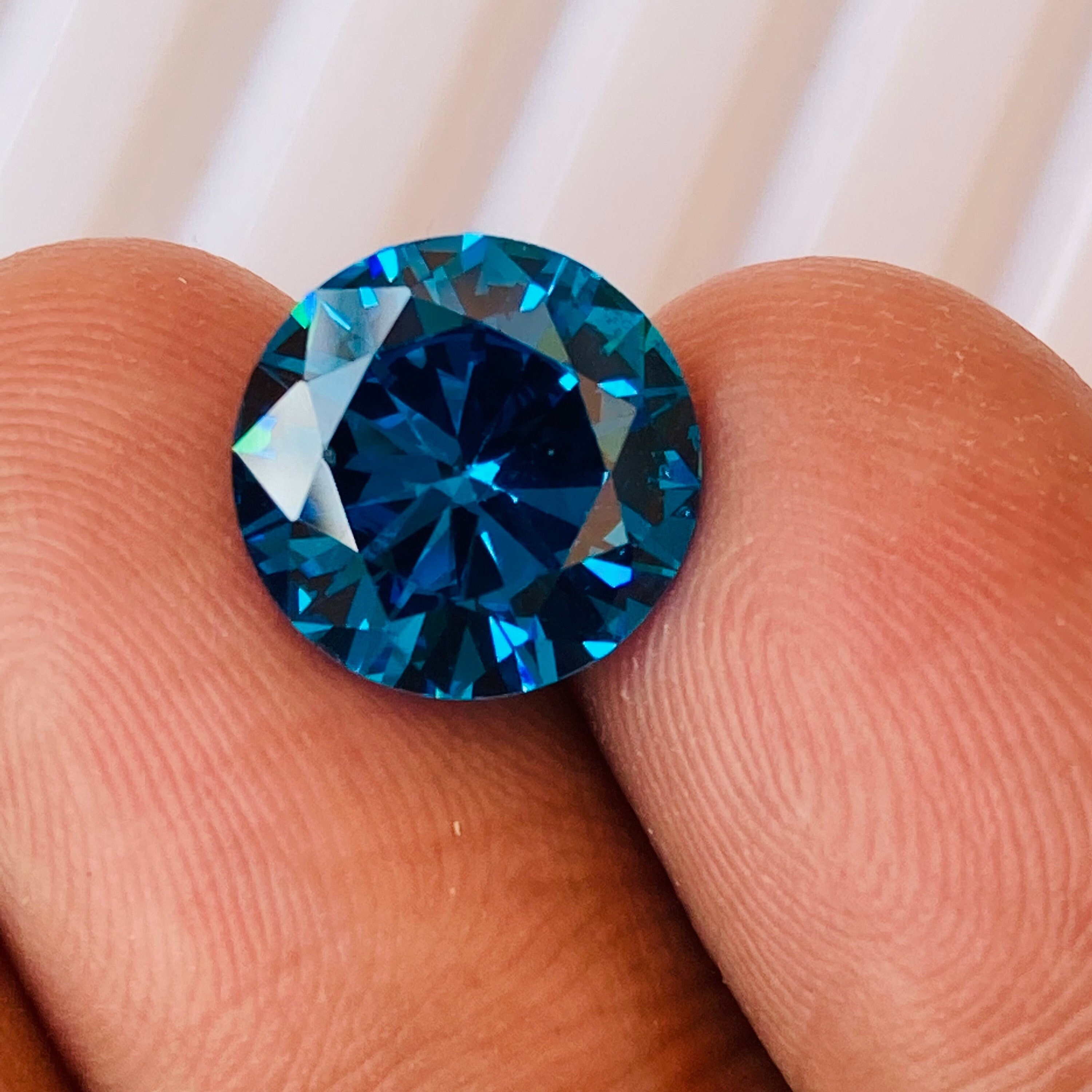 Lindo anel de diamante azul Tamanho lindo Pedra preciosa Top Alta qualidade Formato redondo Excelente tamanho do diamante 11x11x7MM Quilates-10,70 E (presente extra)