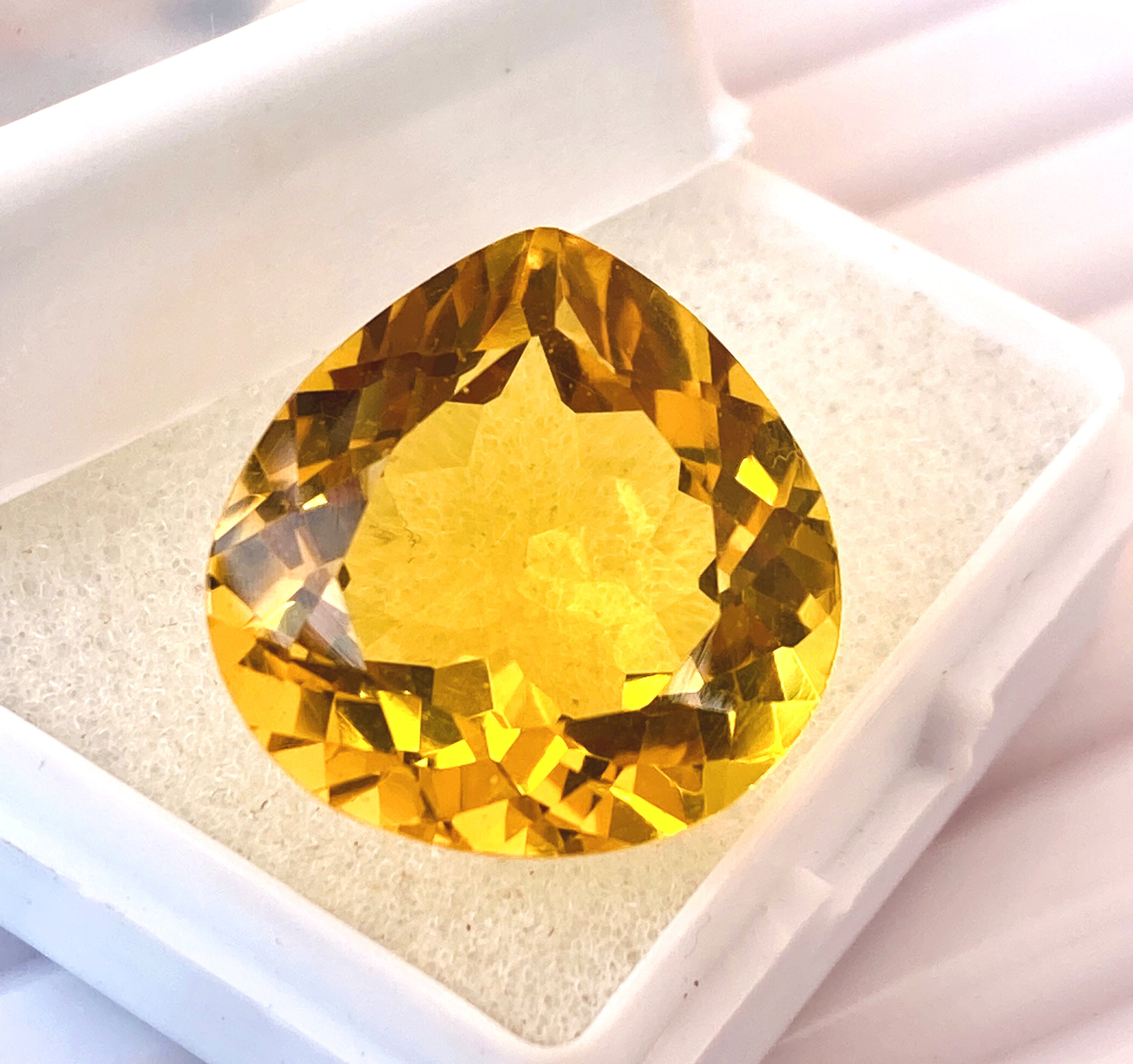 Yellow Heart Sapphire Gemstone High Quality Gemstone Excellent Cut