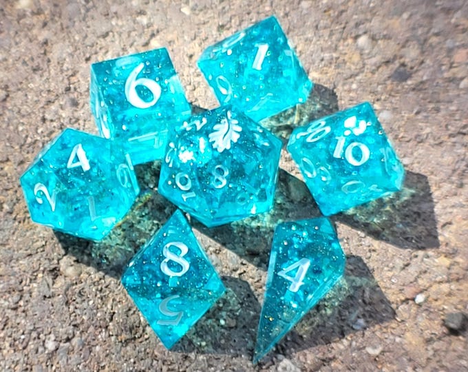 Watersoul - Handmade 7-Piece Sharp Edge Resin Dice Set