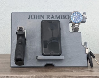 Soporte de madera personalizado para pistola, ideal para mesita de noche, soporte para teléfono móvil o como accesorio para armas. Regalos personalizados para amantes de las armas. Regalo del Día del Padre para él.