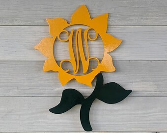 Colgador de puerta de madera con monograma de girasol: decoración personalizada de abedul báltico