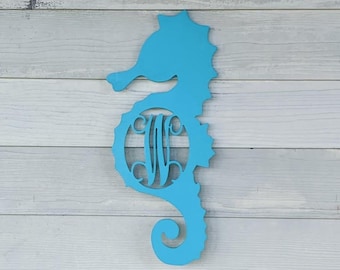 Monograma de caballito de mar de madera de 22", decoración de caballito de mar, colgador de puerta de caballito de mar personalizado, regalo de caballito de mar personalizado para mamá, arte de pared de caballito de mar, letrero de caballito de mar