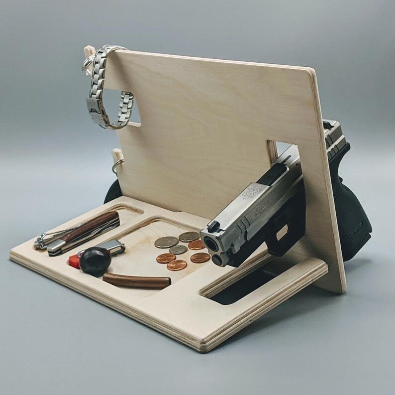 Custom Wood Valet Tray Cell Phone Stand Bedside Caddy Gun Holder Personalized Groomsman Gift Set College Student Gift Best Man Gift Gun Gift Bild 10