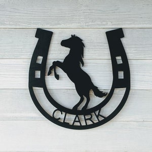 Wooden Horseshoe Family Name Sign Horseshoe Decor Personalized Gifts for Equestrians Wedding Gift for Horse People Custom Horse Decor