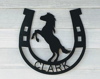 Wooden Horseshoe Family Name Sign Horseshoe Decor Personalized Gifts for Equestrians Wedding Gift for Horse People Custom Horse Decor