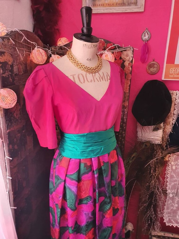 Gorgeous 80s style Puff Sleeved Belted Dress