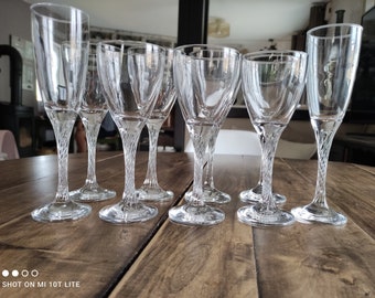 Set van 9 diverse vintage glazen in 3 verschillende maten