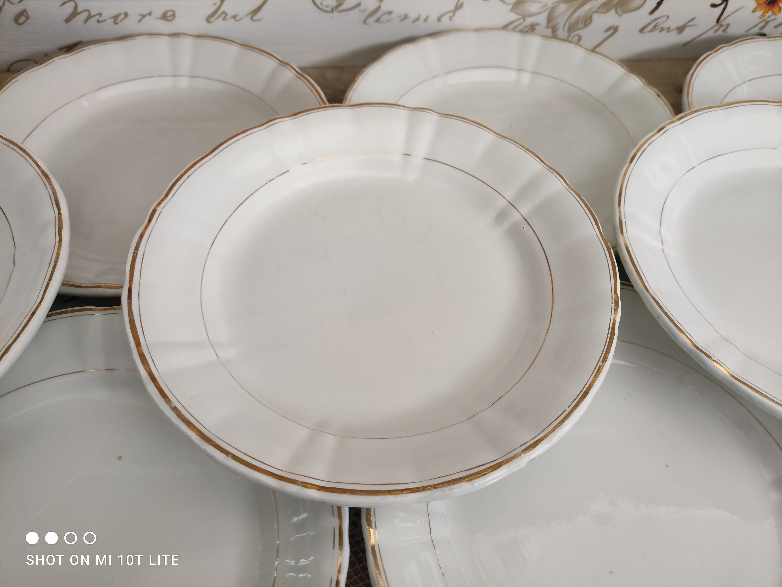 Lot de 11 Assiettes Plates en Faïence Blanche Liseré Doré Apparentées Niderviller