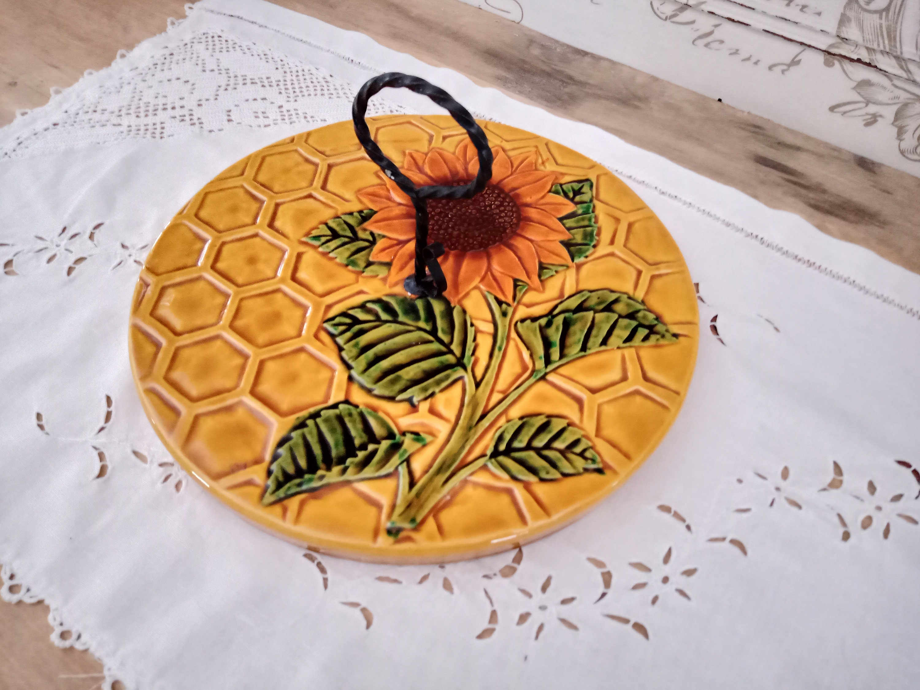 Plat à Fromage Vintage en Faïence Jaune Décor Tournesol