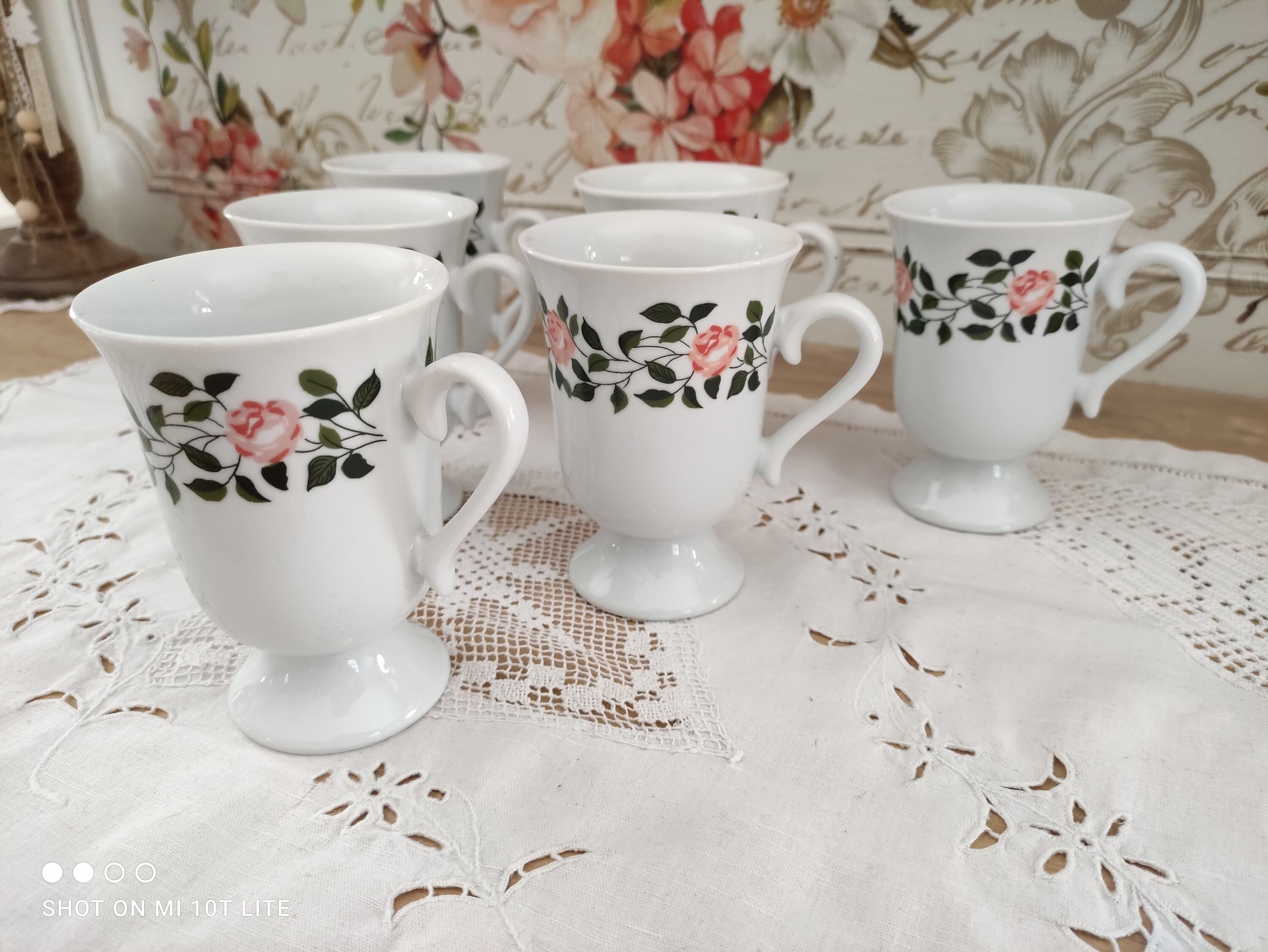 Lot de 6 Mazagrans à Anse Vintage en Faïence Blanche Décor Roses