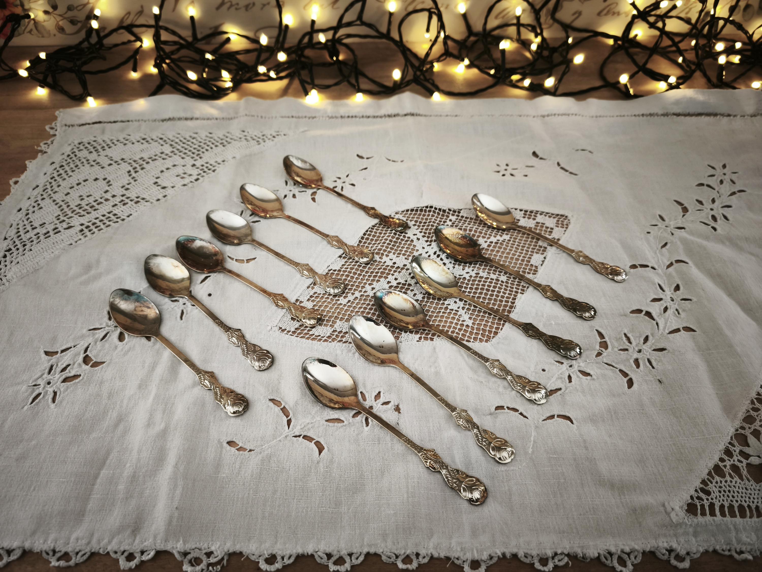Lot De 12 Cuillères à Café Mocka - Métal Argenté Bruni - Motif Floral - Coffret Vintage 1920-49