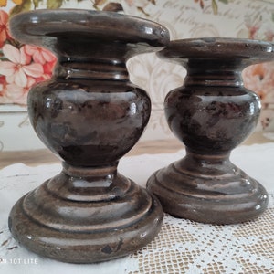 Set of 2 candlesticks in brown enameled terracotta, tone-on-tone floral pattern decor