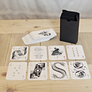 Carte da gioco con illustrazioni di creature mitiche baltiche