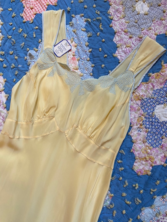 Vintage 1930s Deadstock Slip