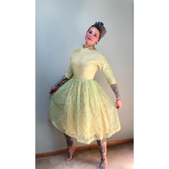 1950s Vintage Chartreuse Lace Party Cocktail Dress Full Skirt