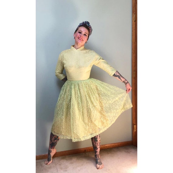 1950s Vintage Chartreuse Lace Party Cocktail Dres… - image 1