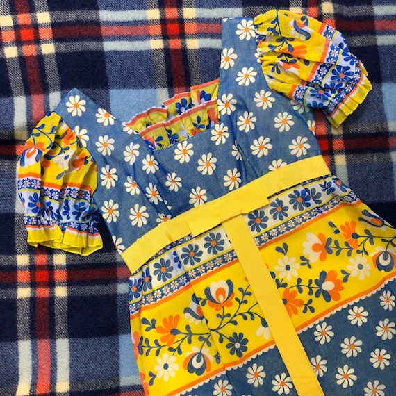 Vintage 1960s Daisy Maxi Prairie Psychedelic Mod D