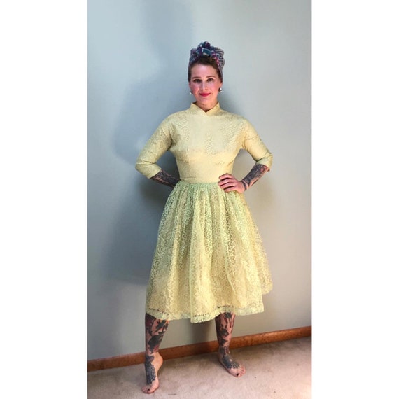 1950s Vintage Chartreuse Lace Party Cocktail Dres… - image 3