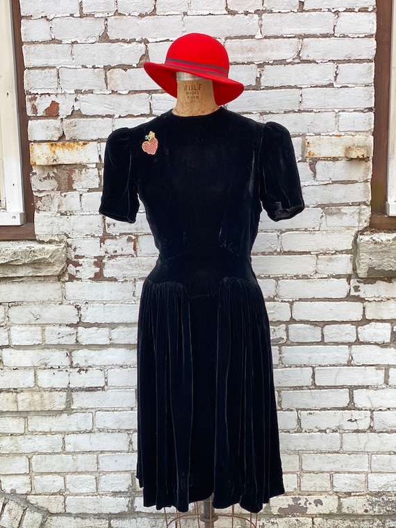 Vintage 1930s Velvet Puff Shoulder Dress
