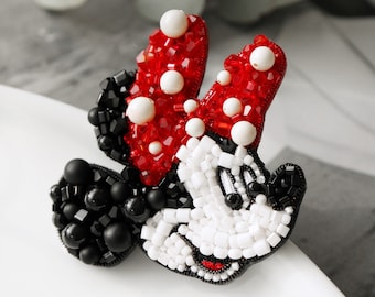 Handgemaakte Minnie Mouse broche met rode strik, kralen broche, leuk cadeau voor vrouwen