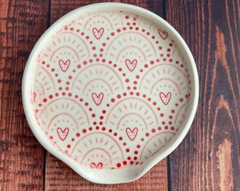 Ceramic spoon rest with heart and dots design, decorative kitchen accessories, pottery gift, homeware, kitchenware, ceramic gift