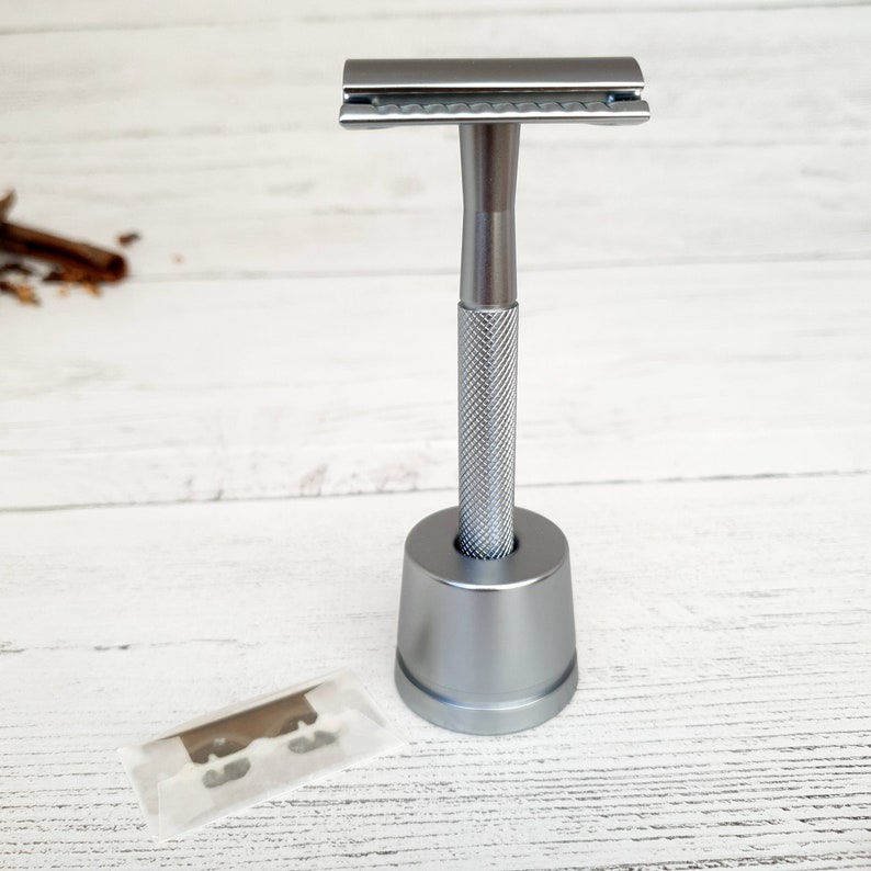 Metal Safety Razor 'Forever Razor With Matching Stand Black / Rose Gold / Silver image 6