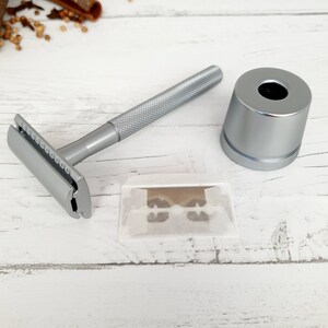 Metal Safety Razor 'Forever Razor With Matching Stand Black / Rose Gold / Silver image 5