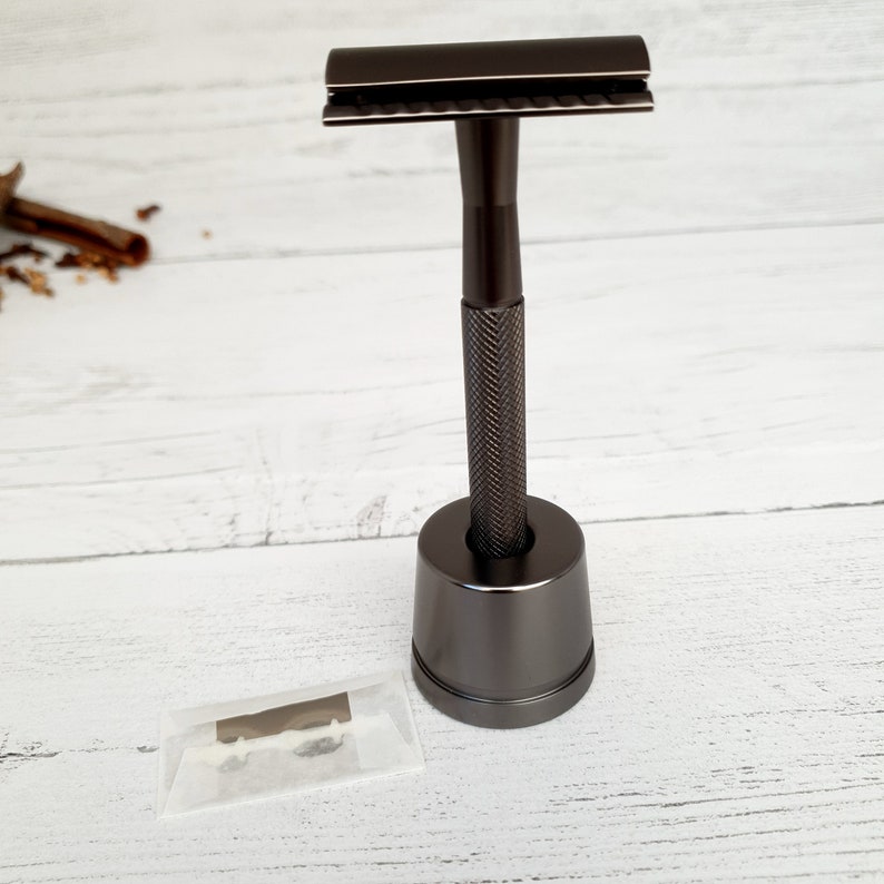 Metal Safety Razor 'Forever Razor With Matching Stand Black / Rose Gold / Silver image 2